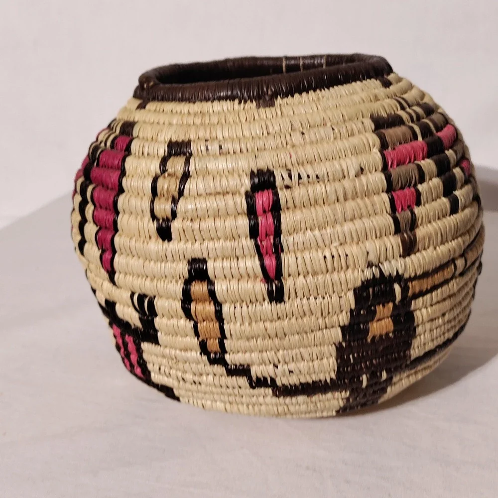 Hopi Style‎ Coiled Woven Basket Globular Olla Pink Brown Geometric 5.5